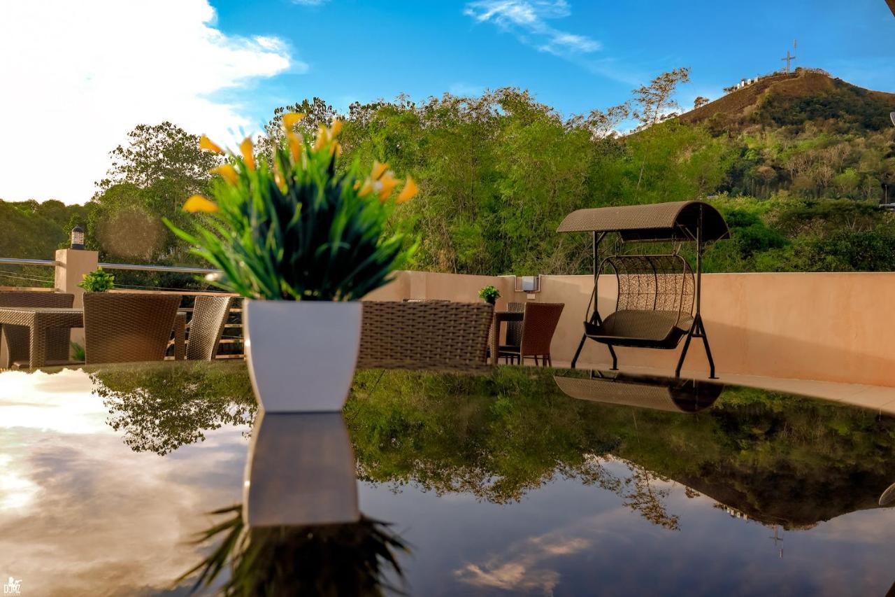 Dianna'S Inn โกรอน ภายนอก รูปภาพ